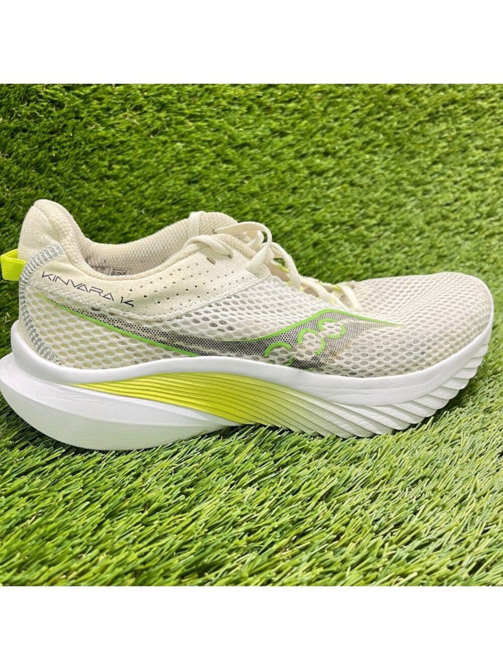 Saucony Kinvara 14 Womens Size 9 White Yellow Athletic Running Shoes Sneakers